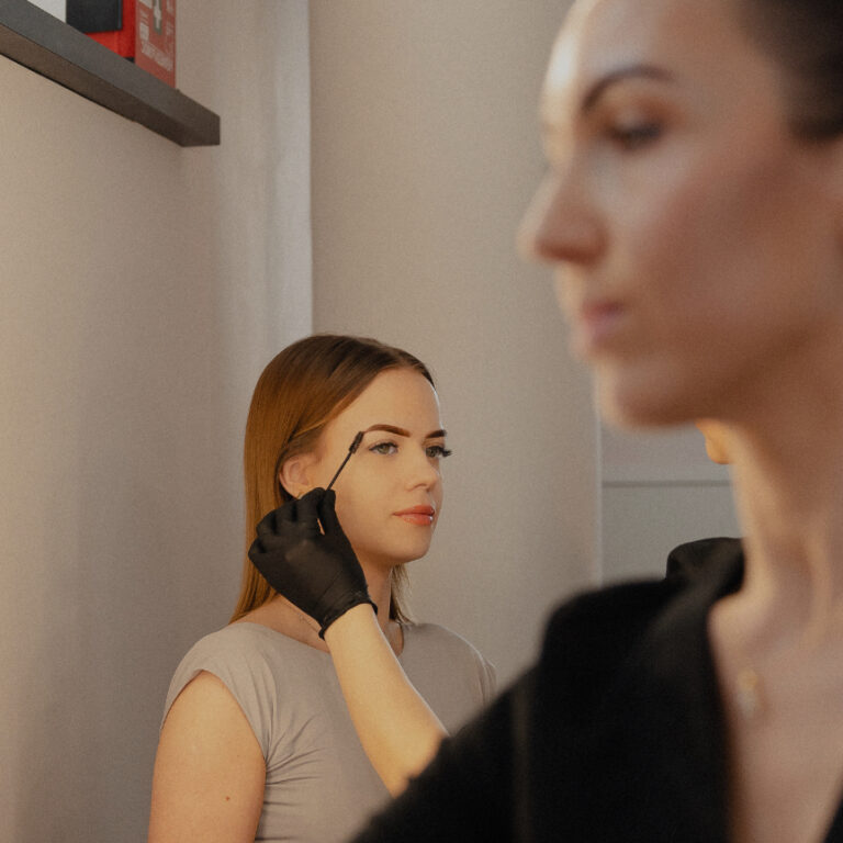 Kiedy można malować brwi po makijażu permanentnym?